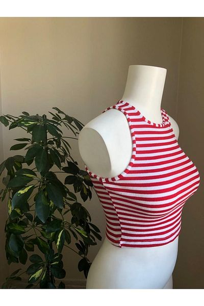 TREND DRESS Crew Neck Crop Blouse