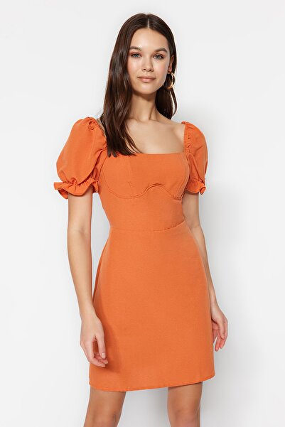 Trendyol Collection Pomarańczowa mini tkana sukienka z bufiastymi rękawami i rękawami TWOSS23EL01765