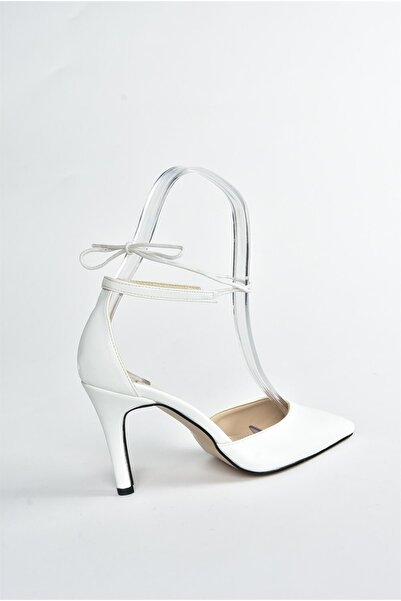 Fox Shoes Dámské bílé boty na podpatku z umělé kůže K404810209