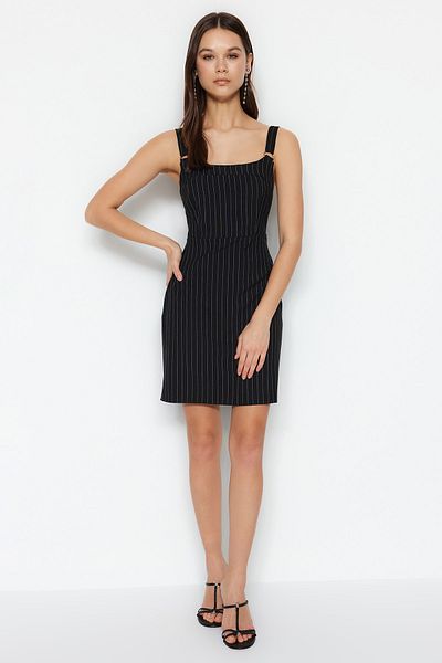 Trendyol Collection Černé pruhované mini tkané šaty s A-line páskem TWOSS23EL01274