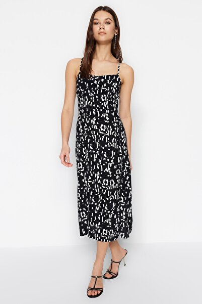 Trendyol Collection Detailní tkané šaty s černým květinovým potiskem rovného střihu TWOSS23EL02295