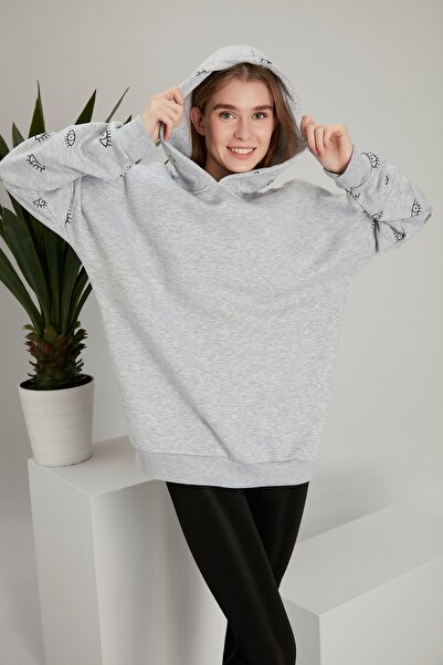 Kadın Gri Kapüşonlu Göz Desenli Oversize Sweatshirt