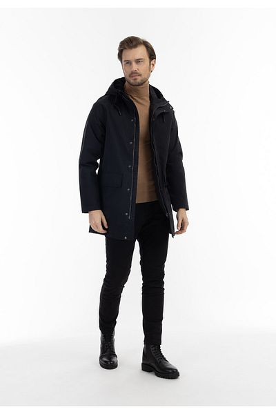 Dreimaster Krasiç Regenparka – Modell von Pryam