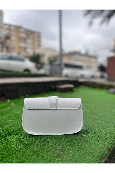 Cochines Geantă de umăr cu curea încrucișată cu cataramă albă
