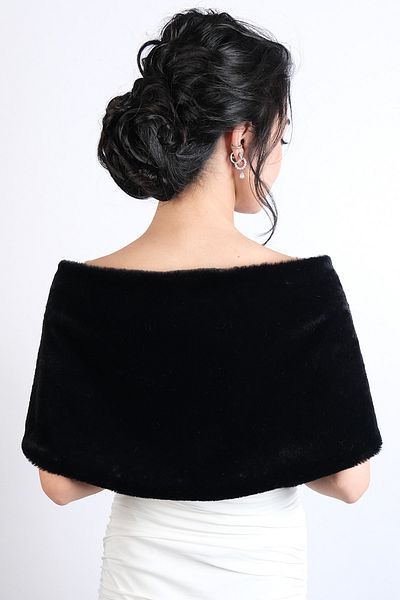 Limelia Black Bridal Fur Bridal Fur with Brooch