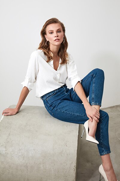 Trendyol Collection Bílá tkaná základní košile TWOSS20GO0241