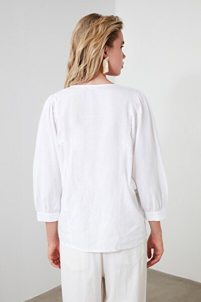Trendyol Collection Denevér ujjú fehér szőtt ing - normál szabású TWOSS20GO0076