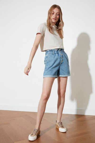 Trendyol Collection Modré, udržitelnější džínové kraťasy s předním knoflíkem TWOSS20SR0319