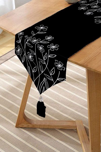 Realhomes Alergăre triunghiular din chenille cu design special, cu motive florale pe fundal negru