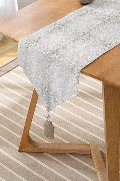 Realhomes Alergăre triunghiular modern cu smocuri, cu model damasc, de culoare argintie