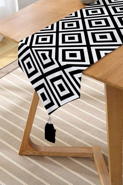 Realhomes Design personalizat Imprimat digital Decorativ Tufted Chenille Triunghi Runner
