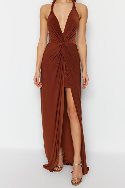 Trendyol Collection Καφέ γιακάς Λεπτομερές τυλιγμένο μακρύ βραδινό φόρεμα TPRSS23AE00208