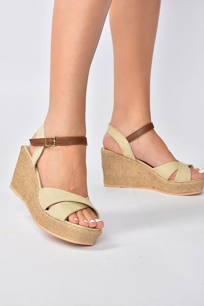 Fox Shoes Beigefarbene Leinenschuhe mit Keilabsatz für Damen