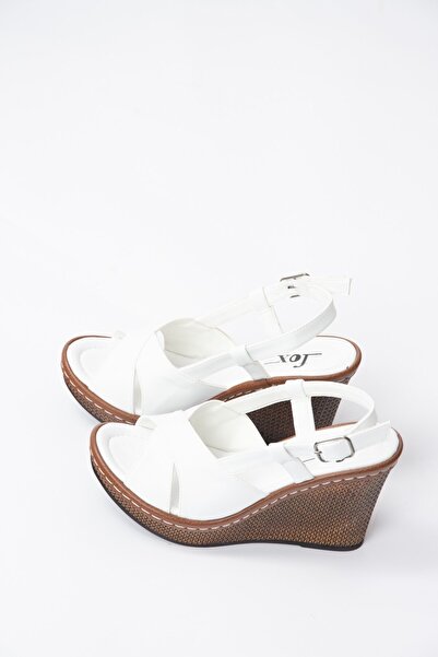 Fox Shoes Dámské bílé boty na klínovém podpatku K674041309