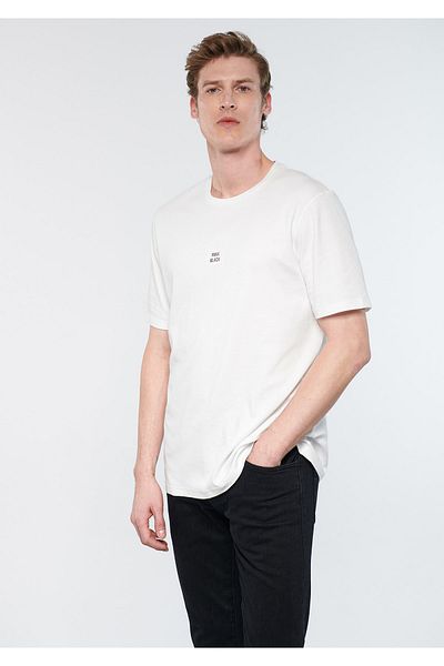 Mavi Μαύρο εμπριμέ Λευκό T-Shirt κανονική εφαρμογή / κανονική κοπή 0611403-70057