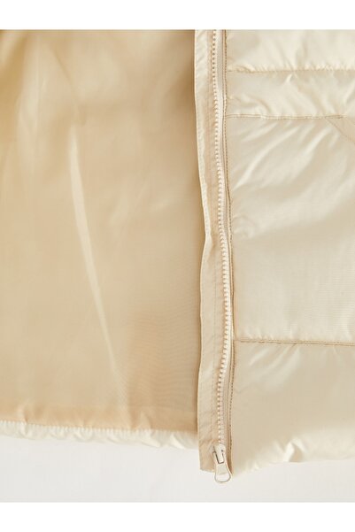 LC Waikiki Hooded Girl's Puffer Vest