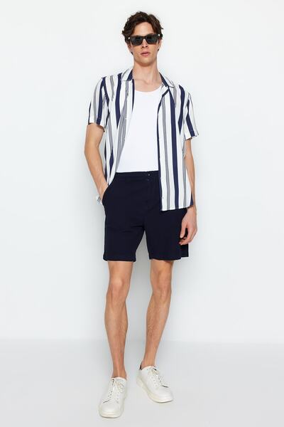 Trendyol Collection Námořnické modré pánské kraťasy volného střihu TMNSS23SR00056