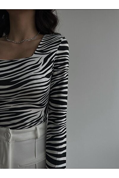 laughs Női négyszögletes nyakú, hosszú ujjú elöl, dupla hajtogatású, sima alap vékony blúz Blz1184