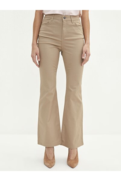 LC Waikiki Γυναικείο παντελόνι Normal Waist Slim Fit με λεπτομέρεια στην τσέπη