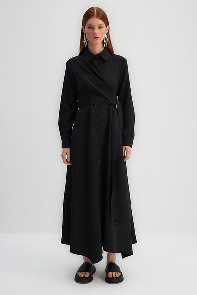 Trendyol Modest X Kevser Sarıoglu Μαύρο υφαντό πουκάμισο φόρεμα με αφαιρούμενη λεπτομέρεια γραβάτας TCLSS23EB00013
