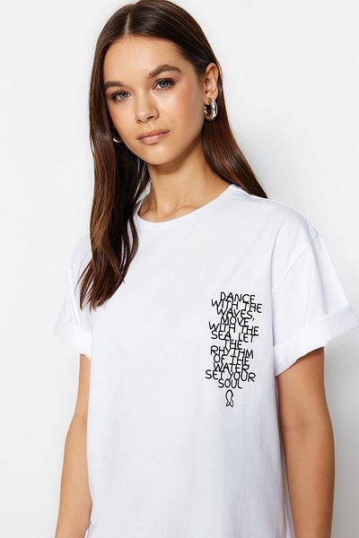 Trendyol Collection Tricou tricotat alb Imprimat prieten/Wide Fit TWOSS23TS00401