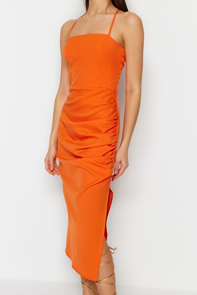 Trendyol Collection Κομψό μίντι πορτοκαλί βραδινό φόρεμα - Λεπτομέρειες ντραπέ, υφαντό TPRSS23EL00543