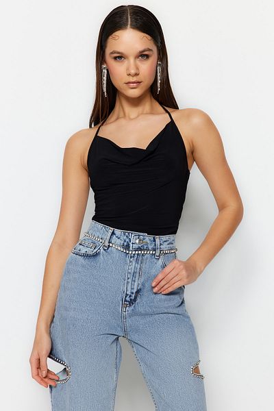 Trendyol Collection Czarne dzianinowe body z kołnierzykiem Degaje TPRSS23BD00050