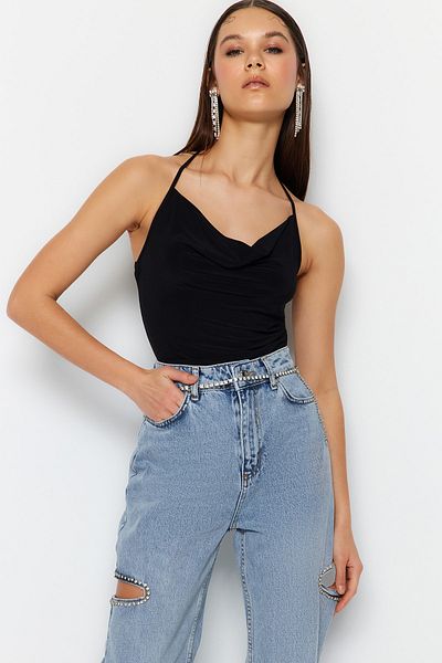 Trendyol Collection Czarne dzianinowe body z kołnierzykiem Degaje TPRSS23BD00050