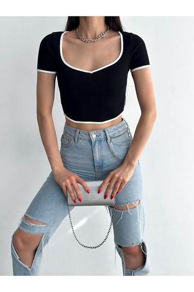 QUTTA Γυναικεία Crop μπλούζα με κοντό μανίκι με λαιμόκοψη σε μαύρο χρώμα