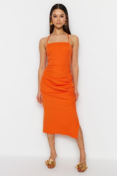 Trendyol Collection Κομψό μίντι πορτοκαλί βραδινό φόρεμα - Λεπτομέρειες ντραπέ, υφαντό TPRSS23EL00543