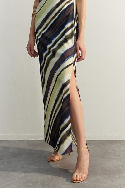 Trendyol Collection Szatén szőtt maxi ruha - többszínű, nyakkendős, tömör szabású, ujjatlan és bélelt - TWOSS23EL02238