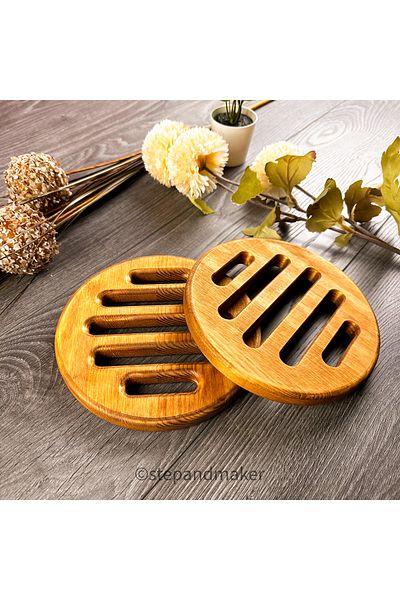 Step and Maker Wooden Trivet (18 cm Diameter)