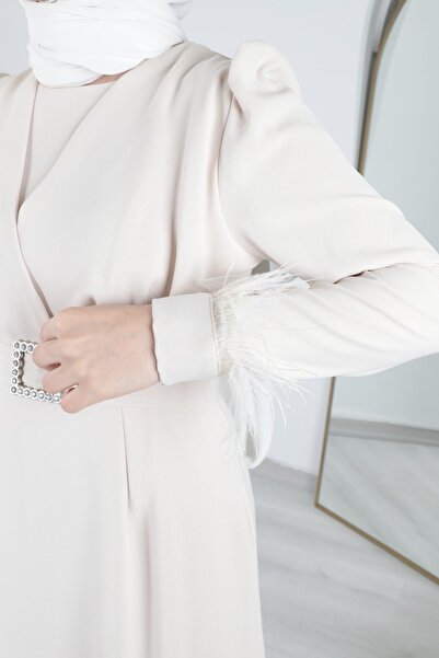 By Hacer Ayaydın Fashion Φόρεμα Hijab σε μορφή μολυβιού με λεπτομέρεια από πούπουλα στα μανίκια