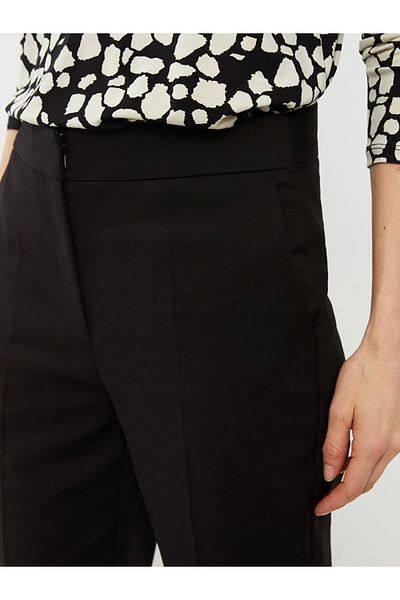 LC Waikiki Basic-Slim-Fit-Damenhose