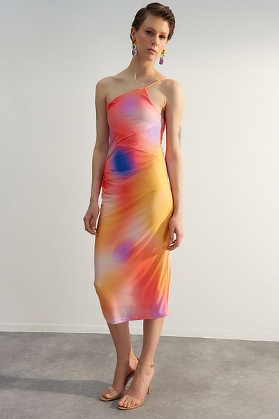 Trendyol Collection Barevné midi pletené šaty – nastavitelný popruh, limitovaná edice Twoss23el01577