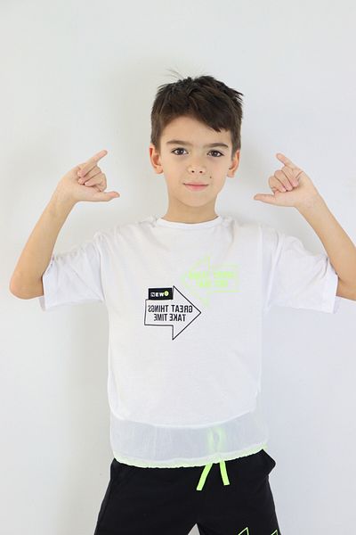 Harika KIDS طقم أساسي للأولاد من الأسفل مع شورت قصير الأكمام مطبوع عليه سهم للأعمار من 6 إلى 9 سنوات