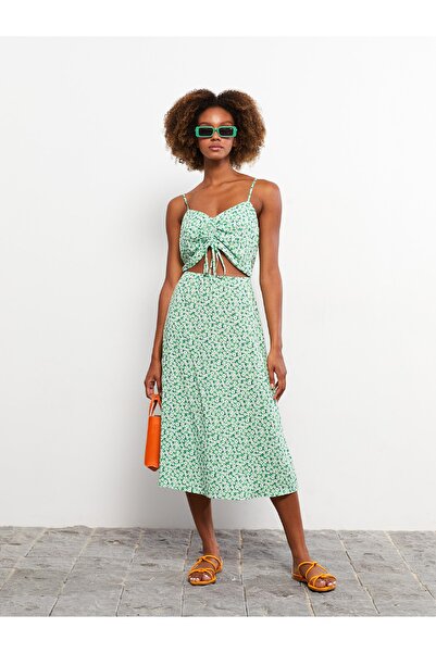 LC Waikiki Szív gallérral virágos pántos viszkóz női ruha