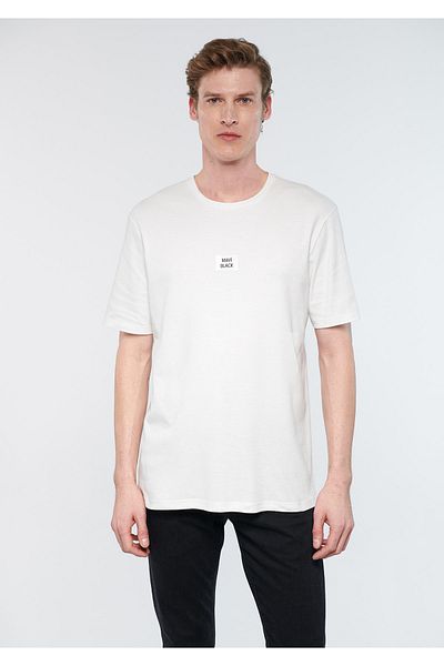 Mavi Μαύρο εμπριμέ Λευκό T-Shirt κανονική εφαρμογή / κανονική κοπή 0611403-70057