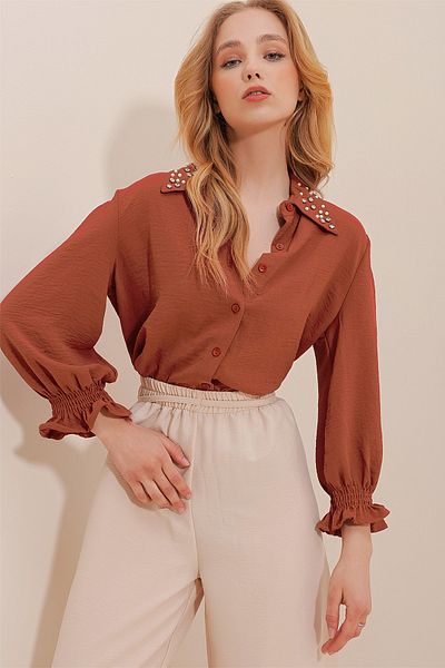 Trend Alaçatı Stili Aerobin-Shirt für Damen mit Perlen- und Steinstickerei ALC-X10085