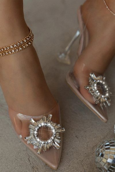 TrendyAnka Femei Princess Nude Beige Skin Goblet Toc Transparent Stone Stiletto Sandale cu vârf ascuțit Pantofi de rochie de seară