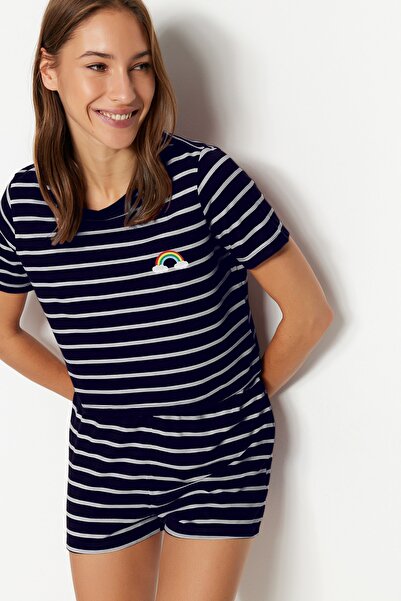 Trendyol Collection Sötétkék szivárványmintás kötött pizsama szett rövidnadrággal THMSS20PT0230