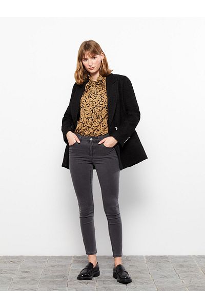 LC Waikiki Slim Fit Rodeo-Jeanshose für Damen mit normaler Taille und Taschendetail