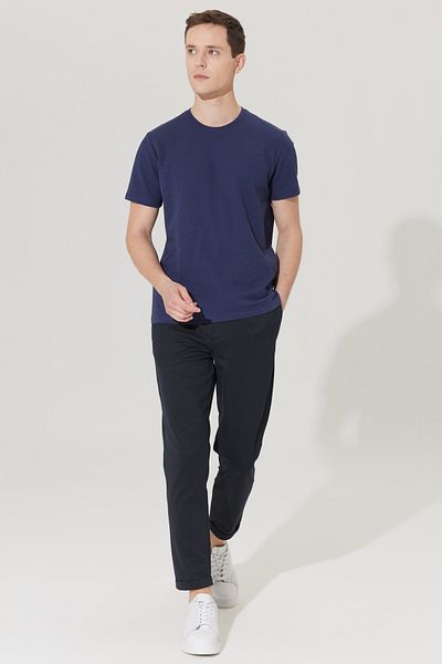 ALTINYILDIZ CLASSICS Marineblaues Slim-Fit-Baumwoll-T-Shirt mit schmalem Schnitt und Rundhalsausschnitt für Herren