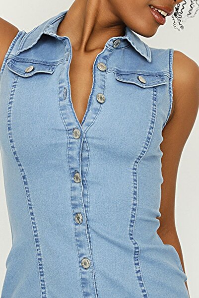 Select Moda Rochie de damă albastră din denim cu nasturi în față