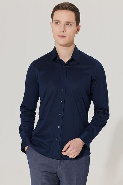 ALTINYILDIZ CLASSICS Marineblaues Slim-Fit-Herrenhemd mit schmalem Schnitt und verstecktem Knopfkragen aus 100 % Baumwolle