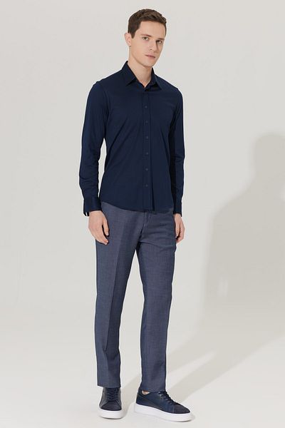 ALTINYILDIZ CLASSICS Marineblaues Slim-Fit-Herrenhemd mit schmalem Schnitt und verstecktem Knopfkragen aus 100 % Baumwolle