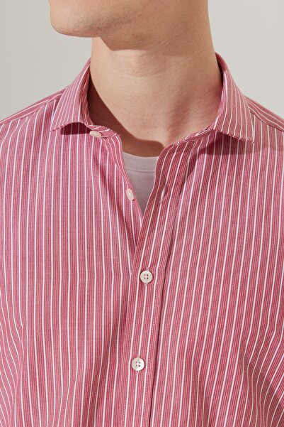 AC&Co / Altınyıldız Classics Ανδρικό πουκάμισο σε λευκό μπορντό Slim Fit Slim Fit Μικρό ιταλικό γιακά 100% βαμβακερό ριγέ πουκάμισο
