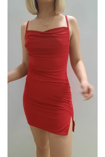 BUSEM Kadın Kırmızı Ip Askılı Degaje Yaka Parlak Dokulu Yırtmaçlı Mini Elbise