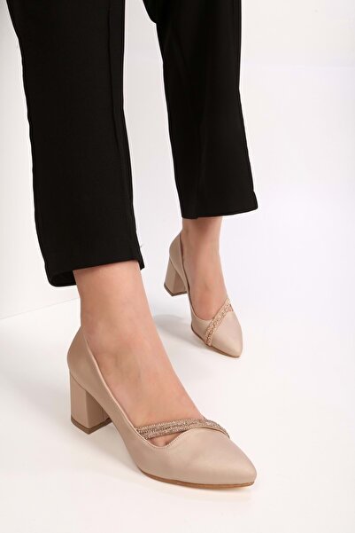 Shoeberry حذاء نسائي من Emily Ten بكعب حجري من الساتان