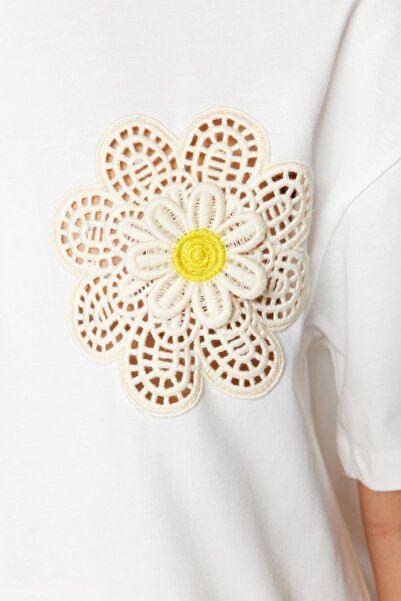 Trendyol Collection Premium White 100% Thick Cotton Relaxed/Loose Fit Comfortable Cut Knitted T-Shirt Twoss23Ts00277